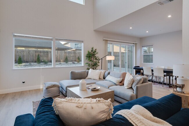 Building Photo - Luxury 4 Bedroom Home in Gated El Dorado Hills Community!