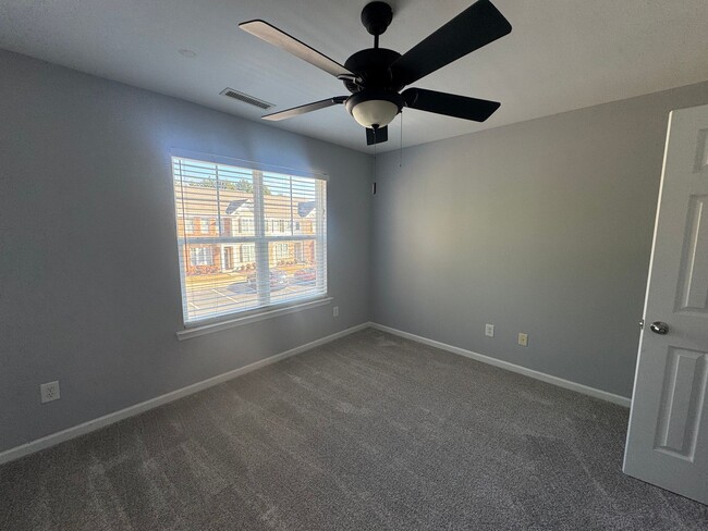 Building Photo - 2 Bedroom | 2.5 Bath Raleigh Townhome