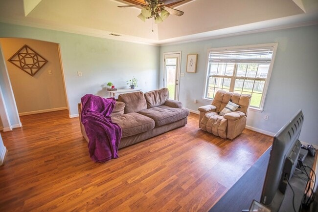 Building Photo - Charming Brick Home with Open Floor Plan & Great Outdoor Space in North Valdosta