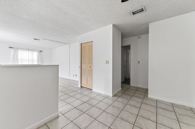 Building Photo - 12467 Westhampton Cir