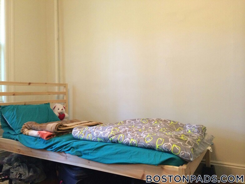 Building Photo - 1638 Commonwealth Ave