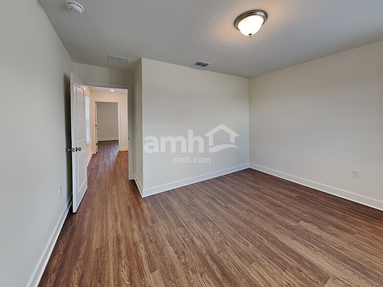 Building Photo - 5783 Hampton Creek Rd