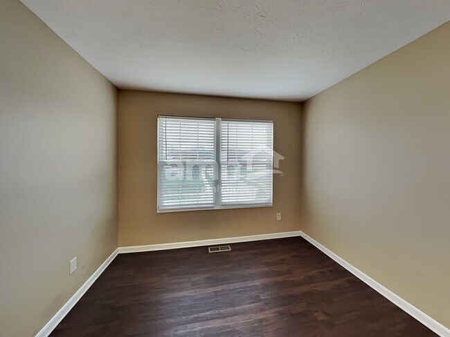 Building Photo - 4695 Woodfield Dr