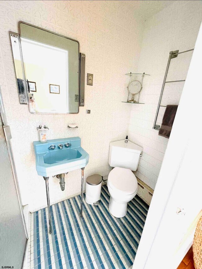 Building Photo - 1 S Bartram Ave