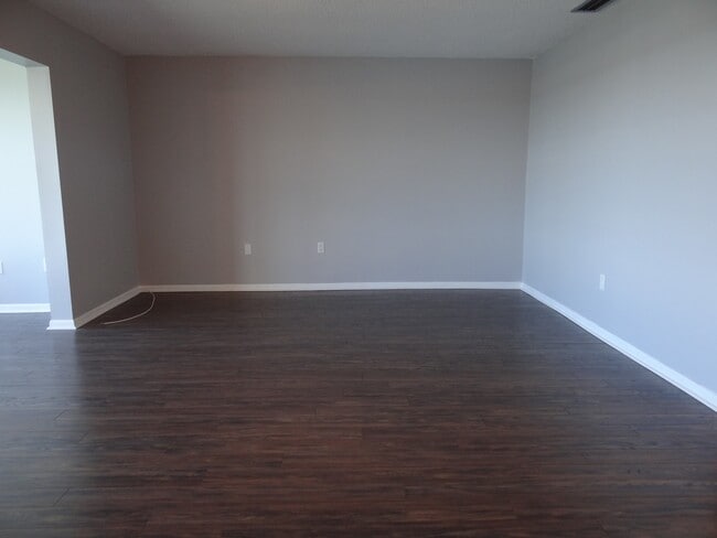 Building Photo - 6025 Shore Blvd S