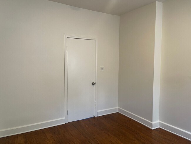 Building Photo - KENWOOD