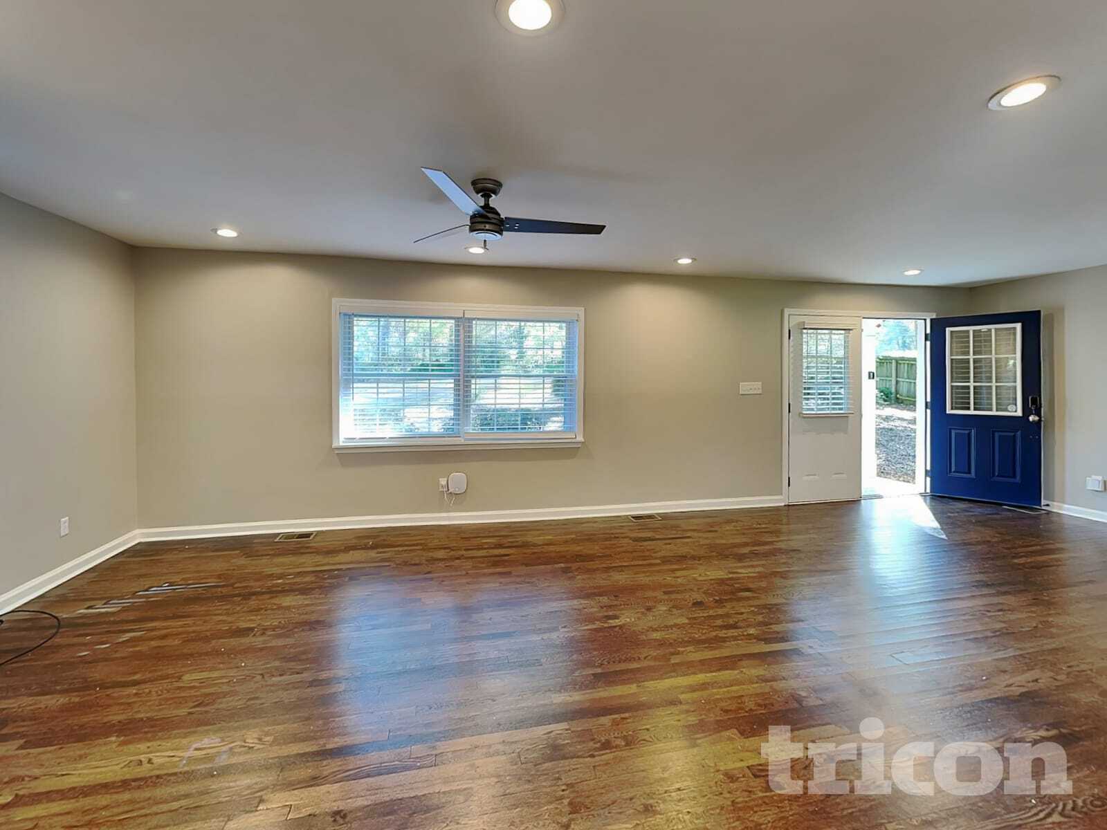 Building Photo - 2001 E Lake Dr