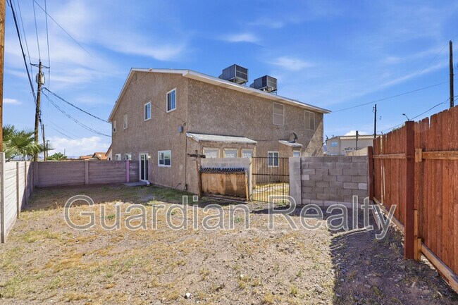 Building Photo - 801 N Major Ave