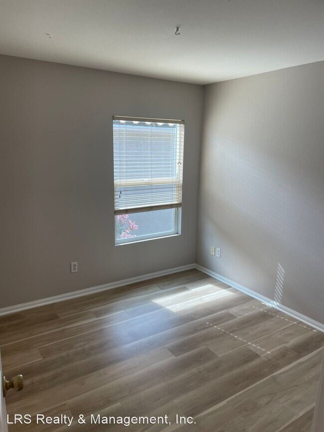 Building Photo - 3 br, 2.5 bath House - 246 Aurora Ave.