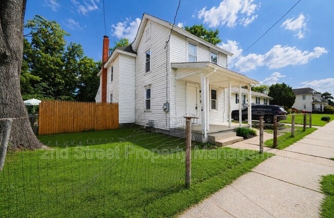 Building Photo - 210 W Buck St