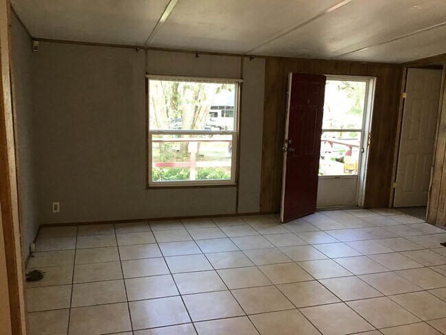 Building Photo - 108 Sandy Beach Ln