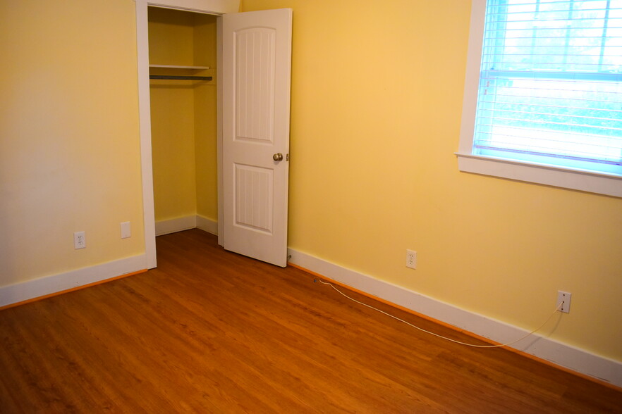 Building Photo - 1001 Dickens Dr