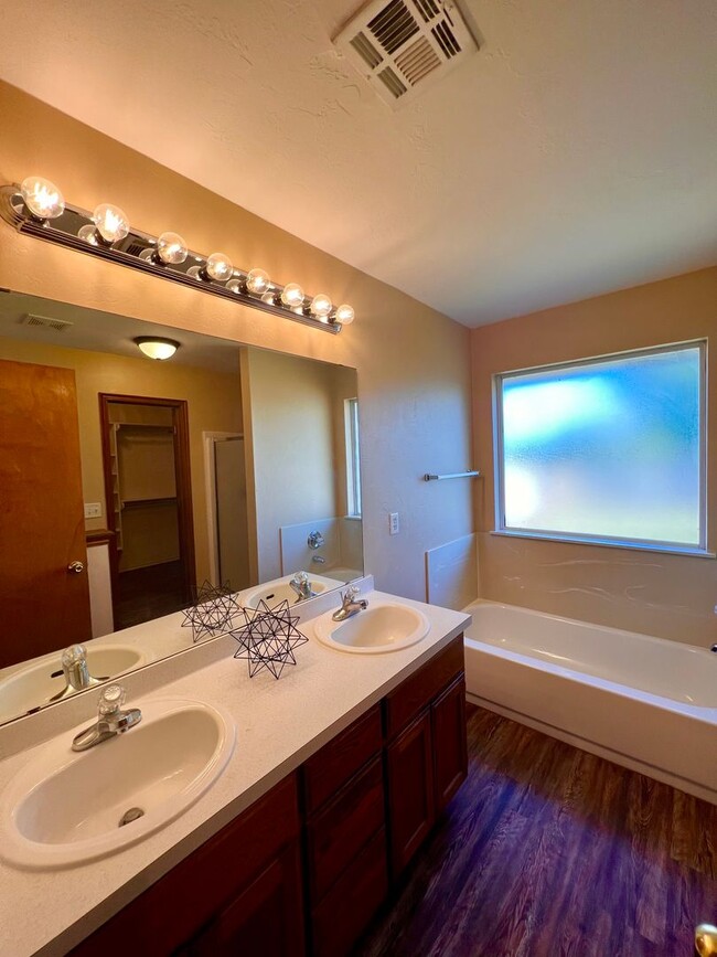 Building Photo - Beautifully Updated 3 Bedroom, 2 Bath Home...