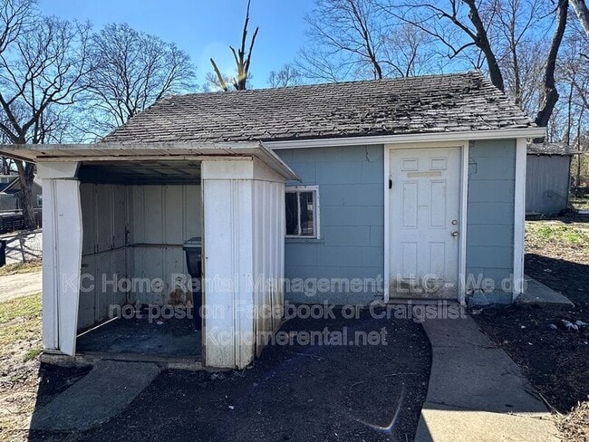 Building Photo - 2917 E 61st St