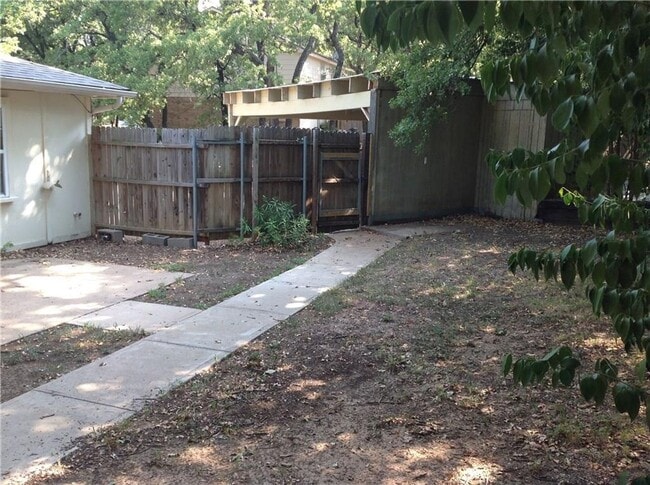 Building Photo - ***$500 off First Full Months rent with mo...