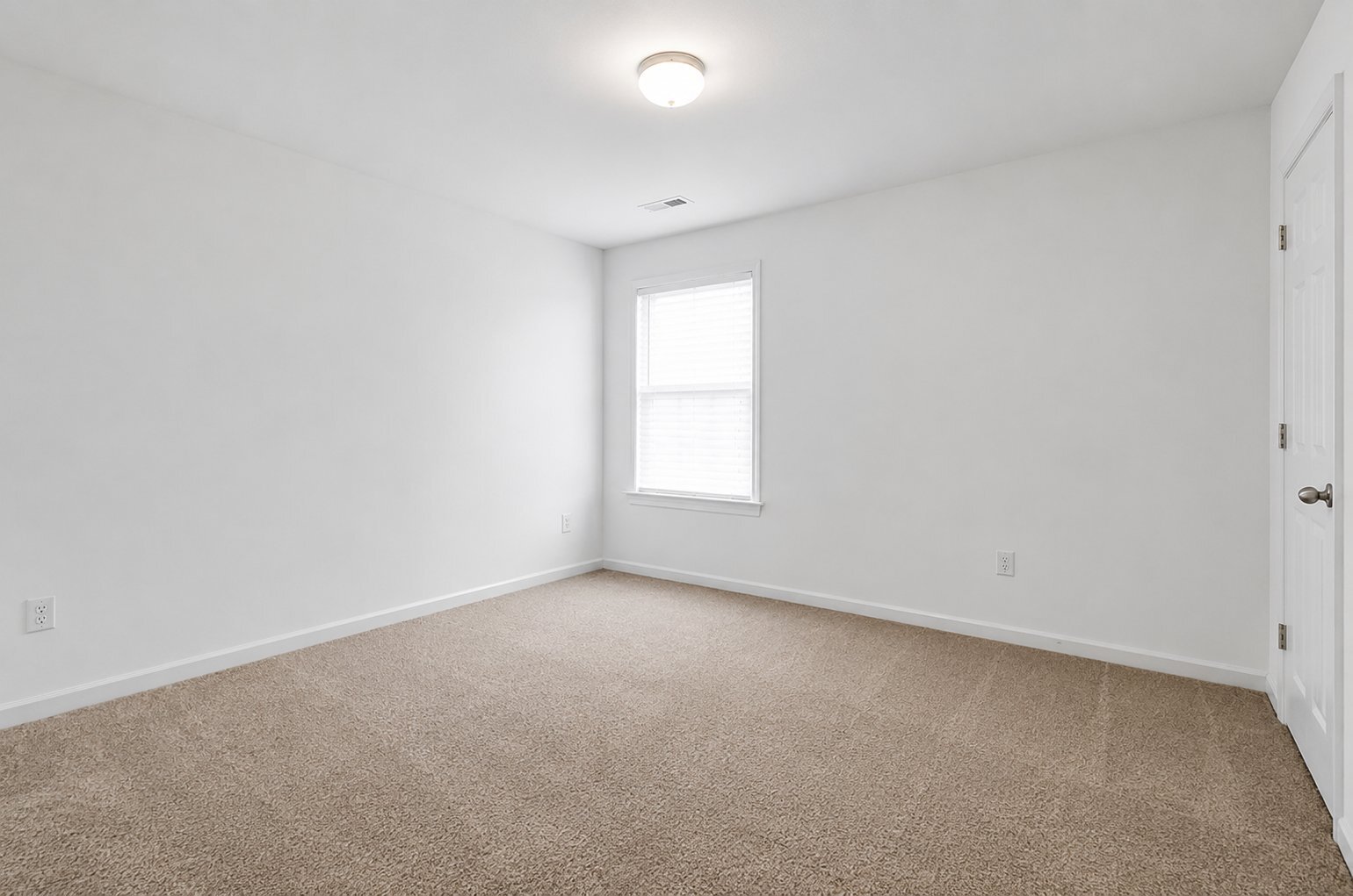 Building Photo - 4599 Woodford Cir