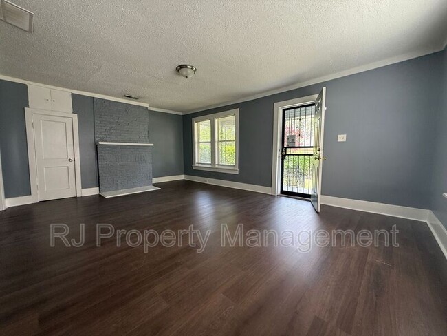 Building Photo - 425 Carpenter St