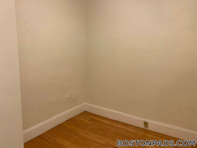 Building Photo - 171 Hemenway St