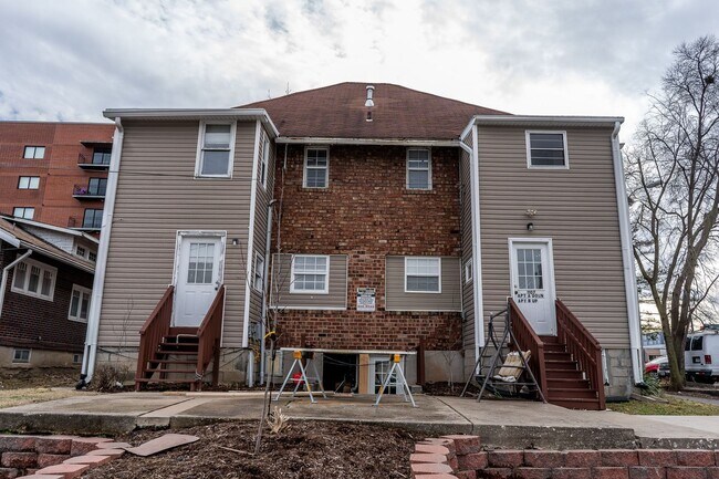 Building Photo - 1407 E Walnut St