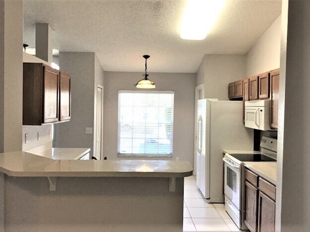 Building Photo - 805 Topaz Dr