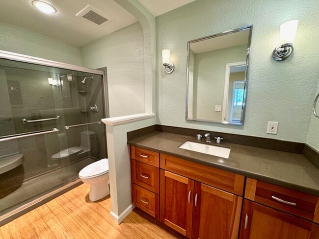 Building Photo - Wonderful 2 story home in Walnut Creek nea...