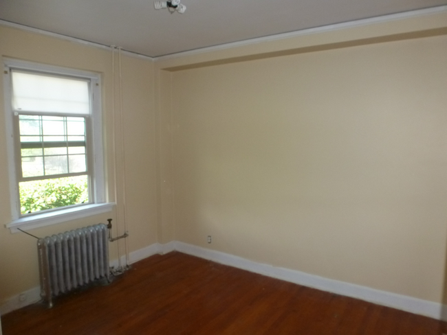 Building Photo - 440 N Park Ave