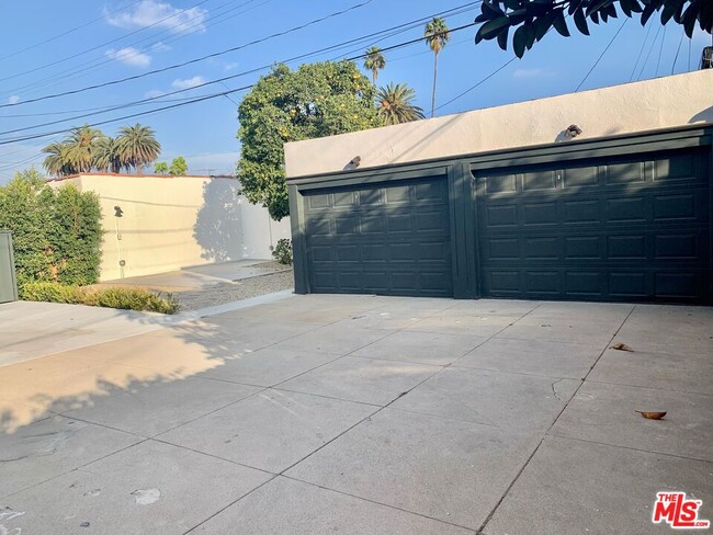 Building Photo - 1180 S Tremaine Ave