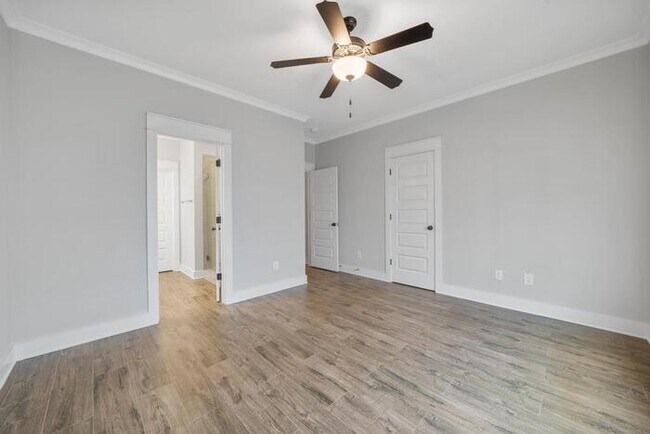 Building Photo - 1504 Cottage Grv