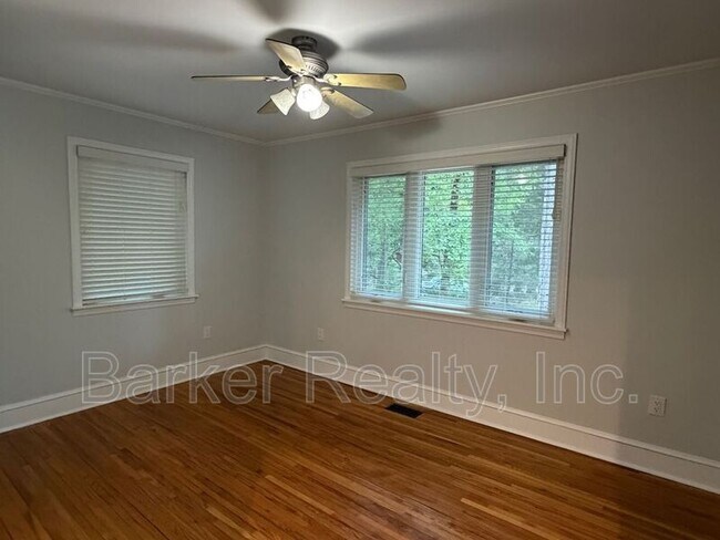 Building Photo - 401 Barclay Rd