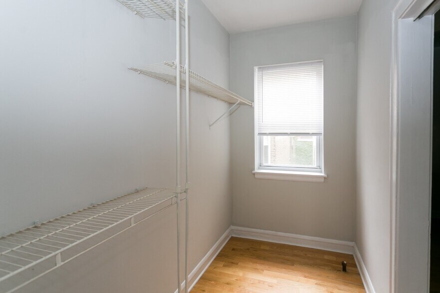 Building Photo - 2849 N Burling St