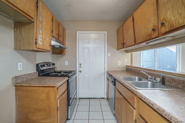 Building Photo - 10328 Chelmsford Dr