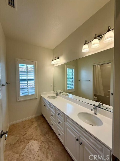 Building Photo - 310 Bronze