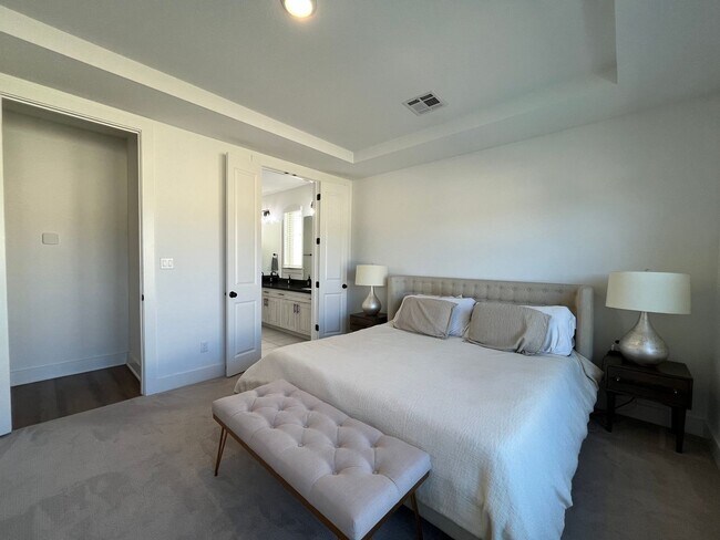 Building Photo - Beautiful 4/3 WITH PRIVATE POOL in Travisso