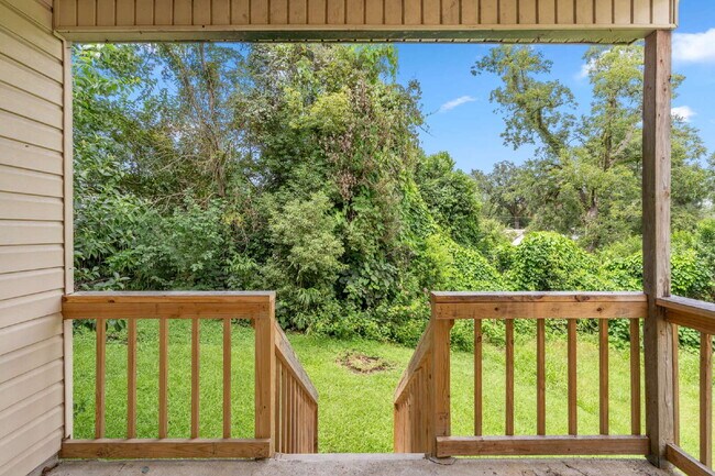 Building Photo - 1 bedroom and 1 bathroom in a 3x3 duplex STEPS AWAY FROM CAMPUS