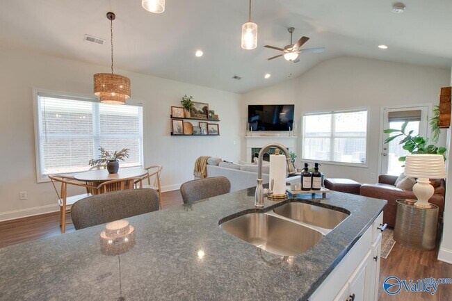 Building Photo - 12900 Tallulah Dr