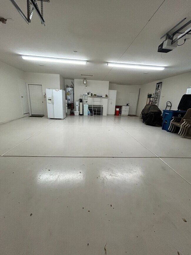 Building Photo - Furnished Winter Home!