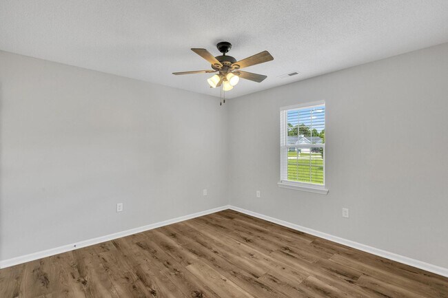 Building Photo - 3 bedroom Ranch in Justice Farm with FROG!