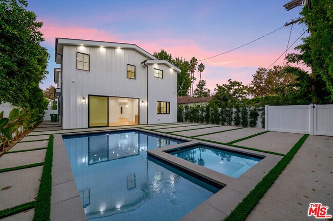 Building Photo - 4539 Longridge Ave