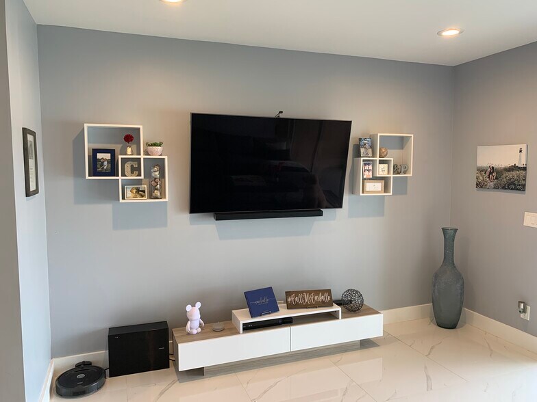 Building Photo - 223 SW 120th Ave