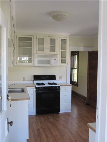 Building Photo - 334 College St