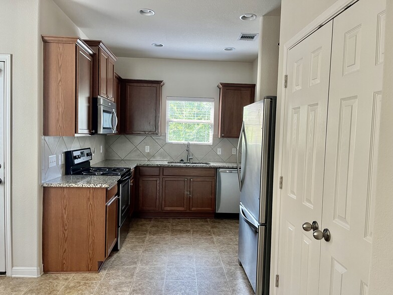 Kitchen - 5424 Falling Leaf Ln