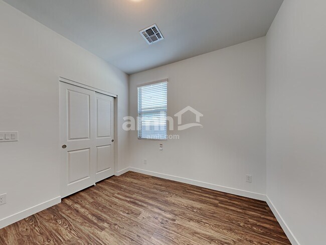 Building Photo - 4214 S 105th Dr