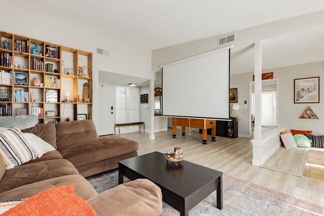 Building Photo - Fully Furnished single story home in Las Vegas with STYLE!