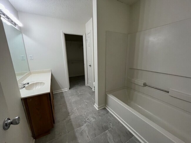 Building Photo - Renovated 3 Bedroom 2 Bath Home for Rent f...