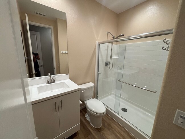 Building Photo - 4-Bedroom Home with Community Amenities & ...