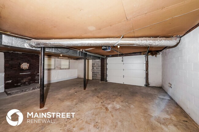 Building Photo - 5057 Oak Leaf Cir