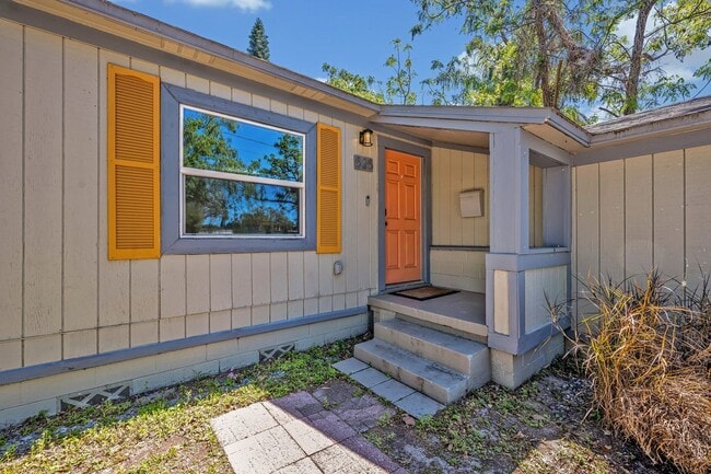 Building Photo - 525 S Crystal Lake Dr