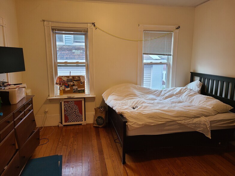 Building Photo - 95 Belmont St