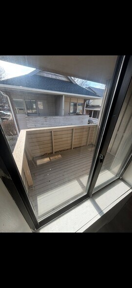 Building Photo - 404 W Maple St