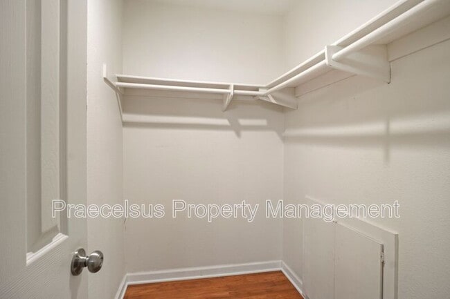 Building Photo - 1535 Apache Dr